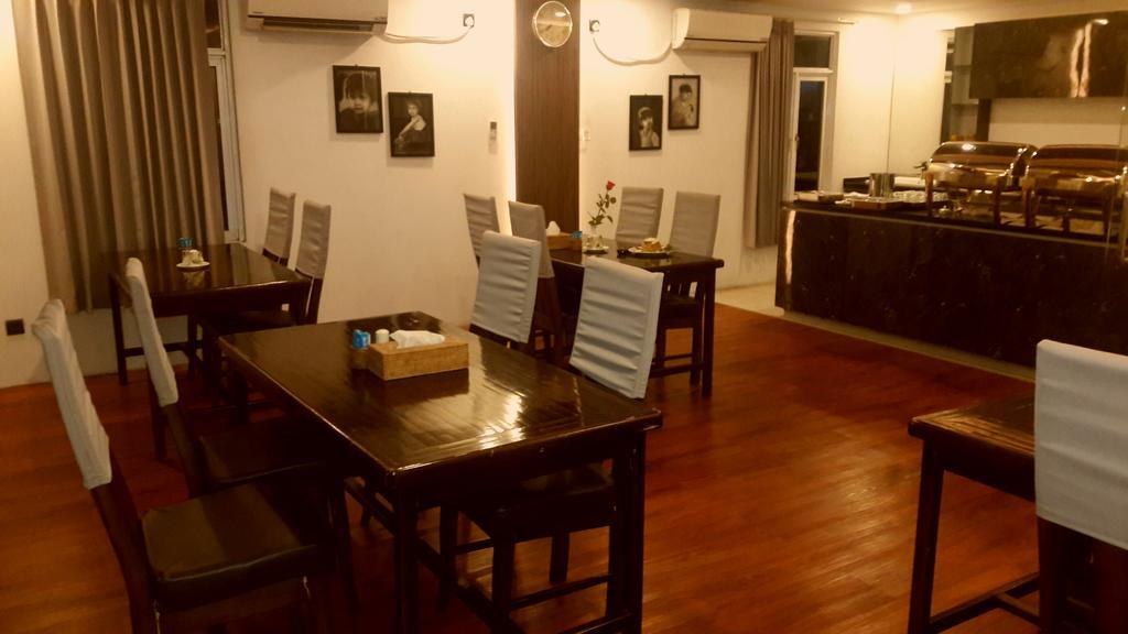 Royal Crown Hotel Yangon Exterior foto
